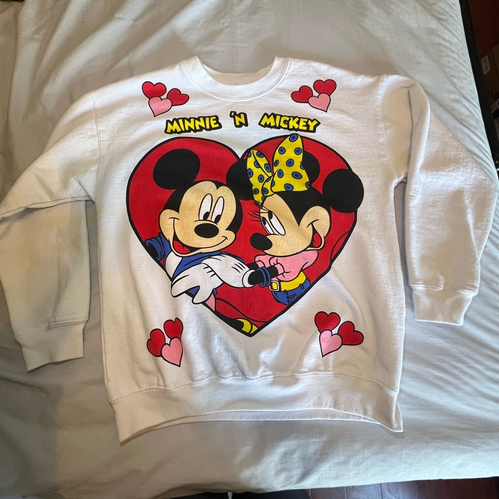 Disney Mickey Mouse and Minnie Mouse Valentine Crewneck Size Small